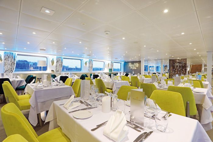 Restaurants, Bars & Cafés on MS R.E. Waydelich L.J.
